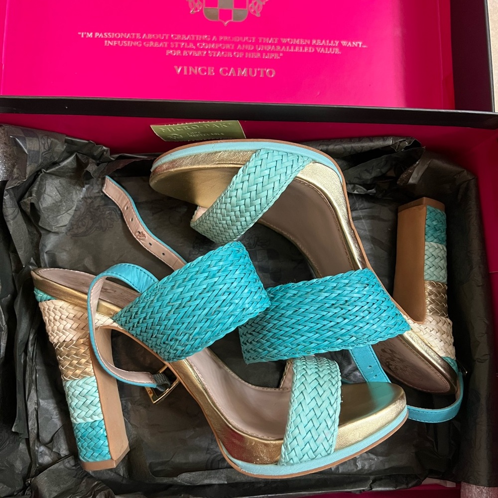 Vince Camto  Fine Woven Soft Calf Feather Blue Combo VC-Adrien Women's SZ 7